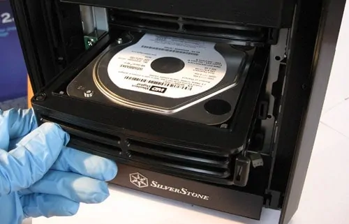Montaggio hard disk tramite carrello